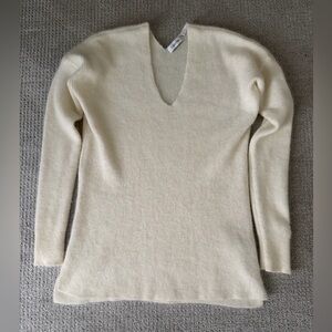 Calvin Klein Chic Ivory Pullover - Size L/G - Winter Essential